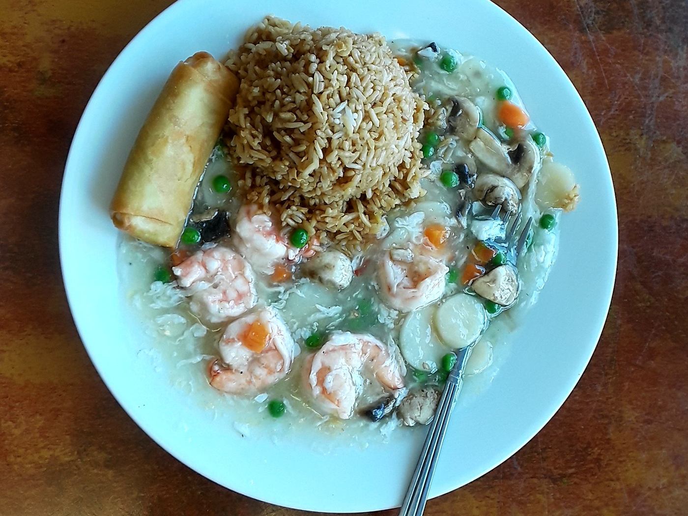 Combination plate with fried rice and egg roll (placeholder)