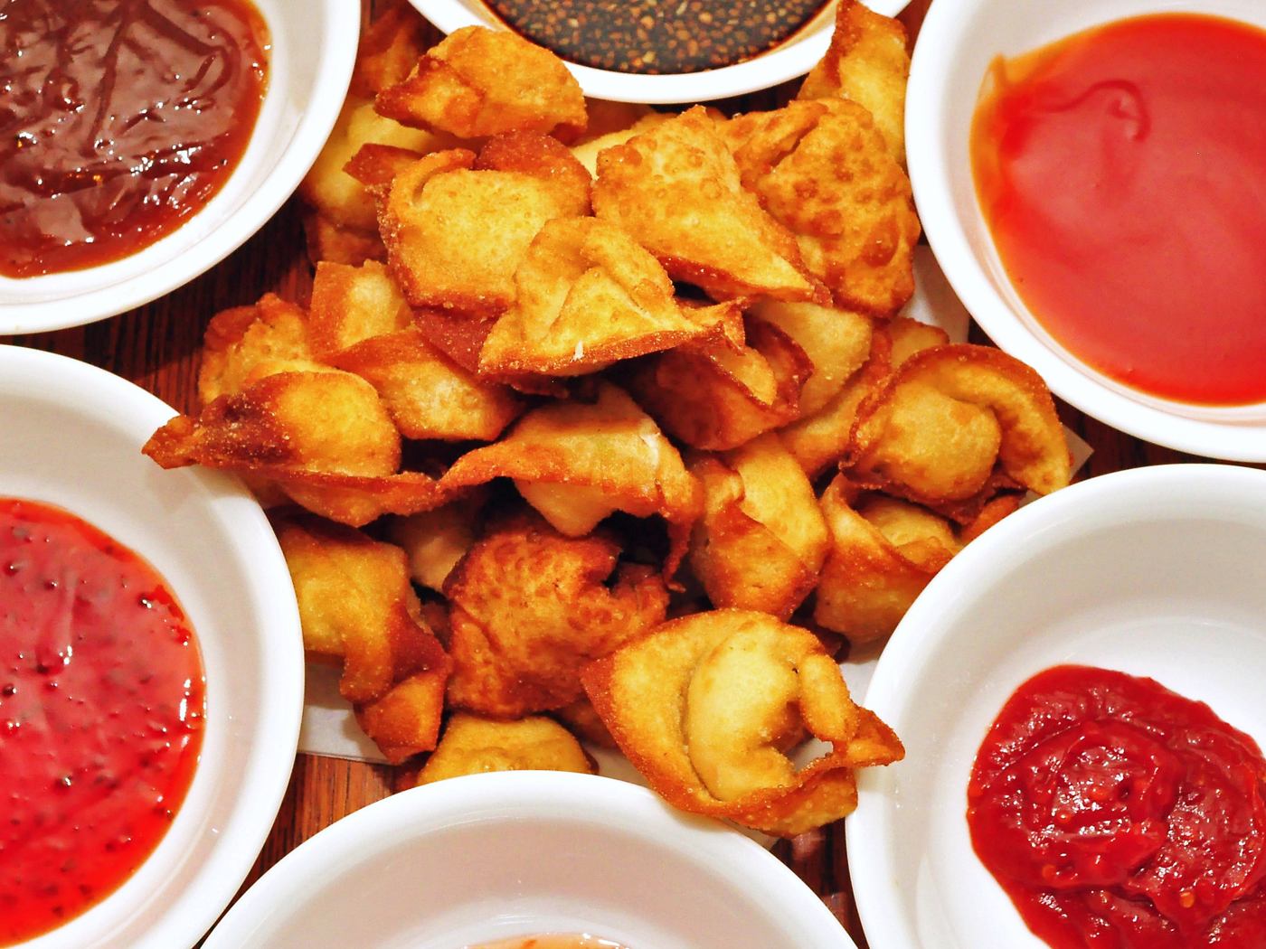 Crab rangoon with dipping sauces (placeholder)
